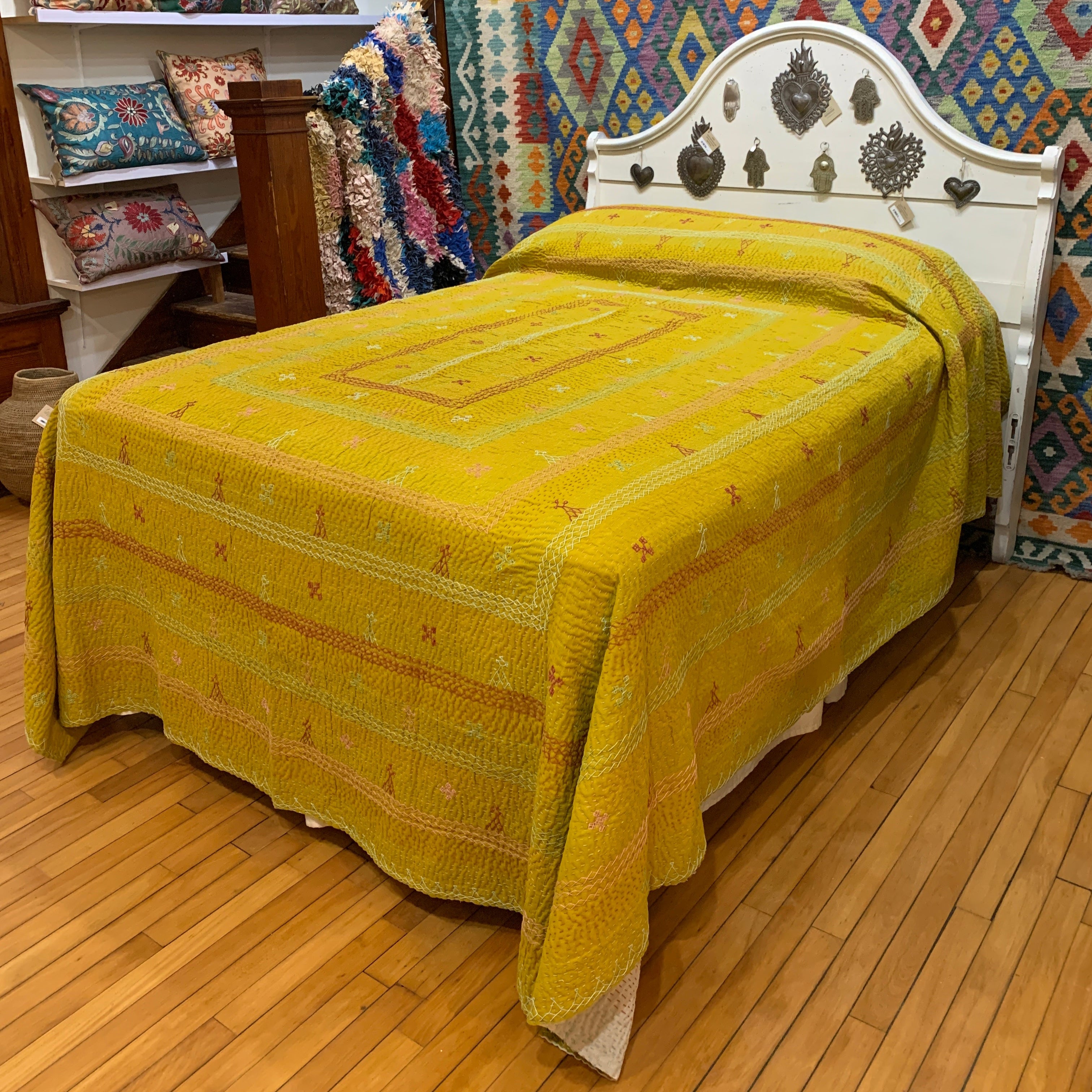 Hand Stitched Ralli Quilt Queen India - Gold