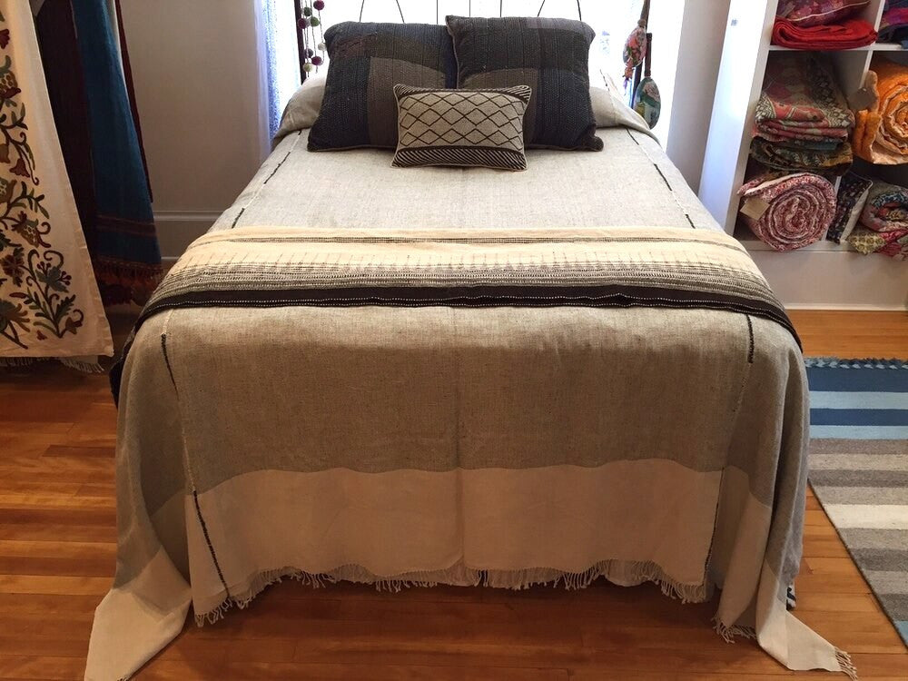 Handwoven Cotton Lightweight Coverlet Bed Spread India (90" x 104") white black