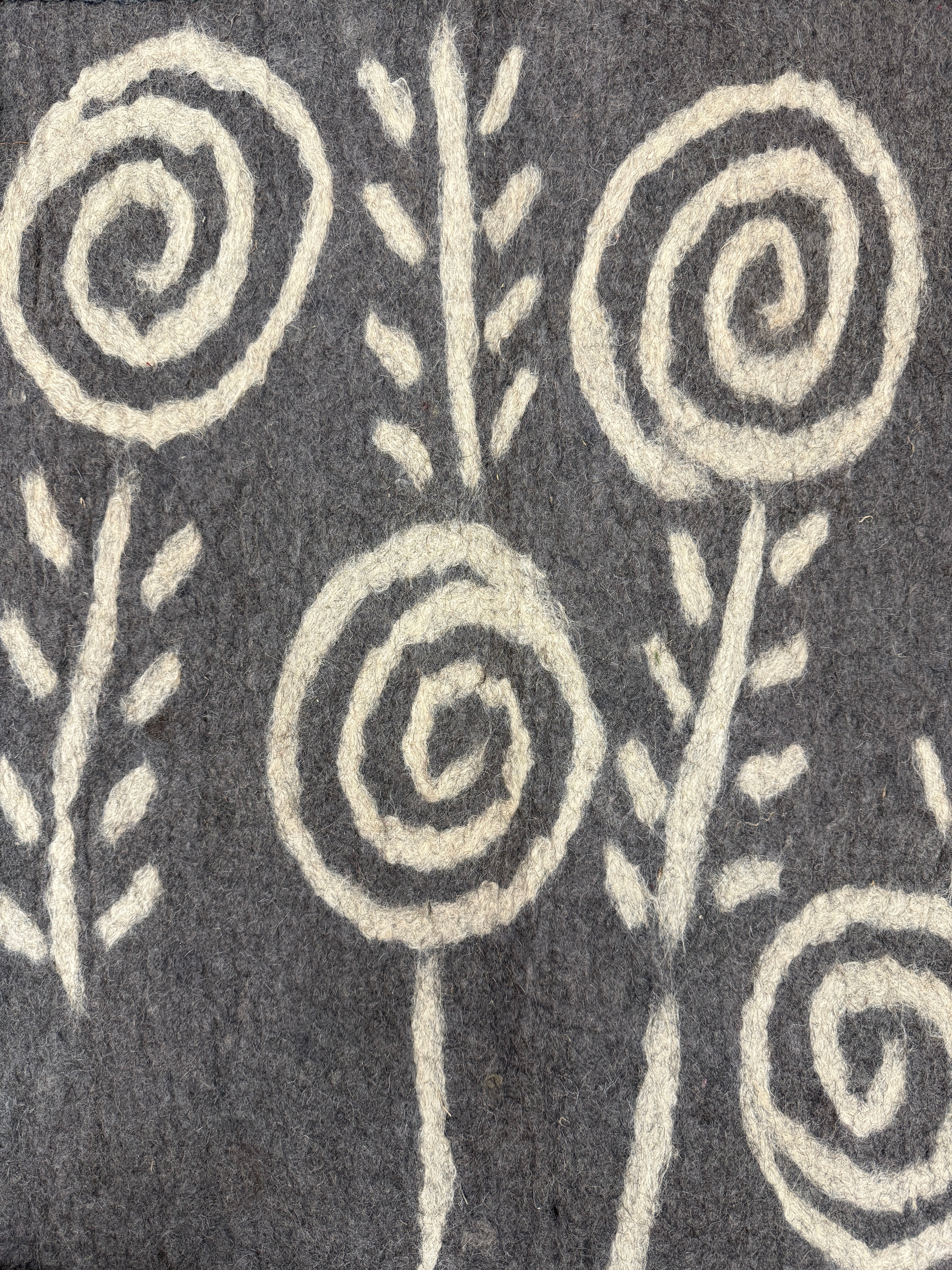 Handmade Wool Felt Spiral Flowers Rug Afghanistan (30x48)
