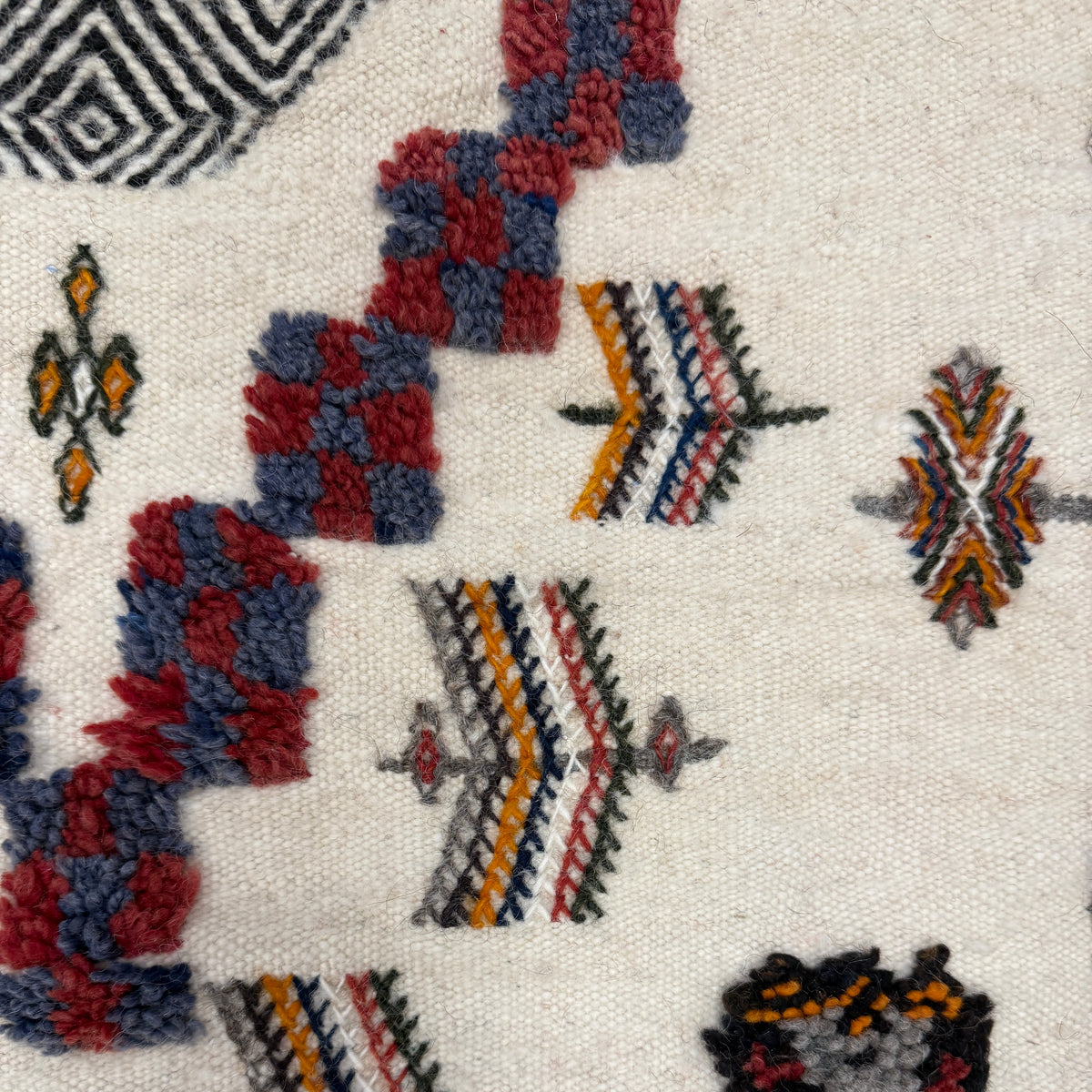 Handwoven White Akhnif Knotted Rug Morocco (4x5.5)